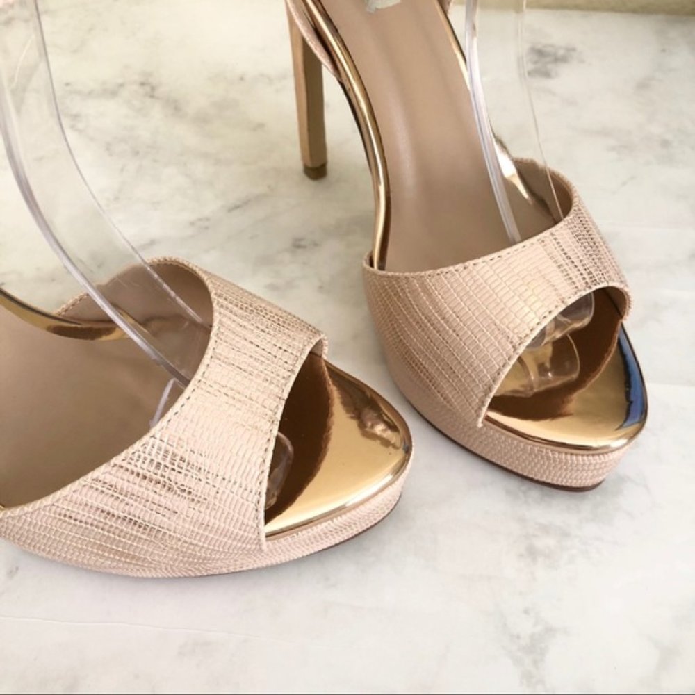 Ankle Strap Elegant Platform Pump - Picture 7 of 9